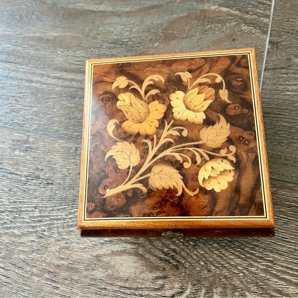 Vintage Tenge Swiss Musical Box Made In Italy With A Swess Movement - Picture 5 of 12